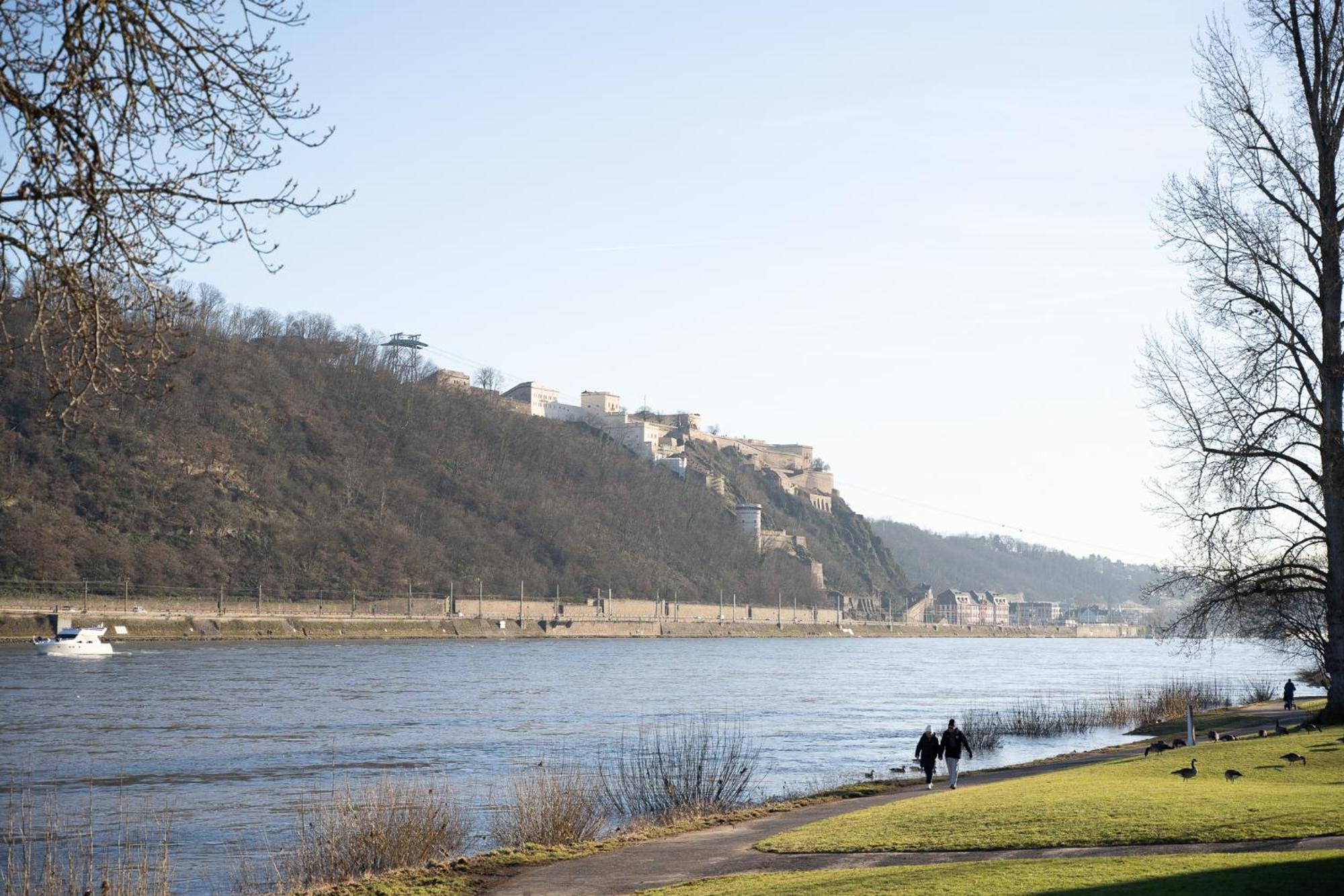 Gemuetliche Rheinblick Residenz Apartment โคเบลนซ์ ภายนอก รูปภาพ